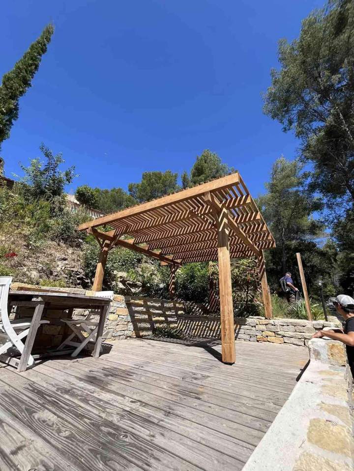 Pose de pergolas Le Castellet