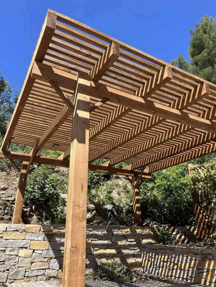 Installation de pergolas Le Castellet